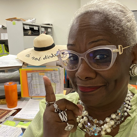 Meet your Posher, Sista Carmen - Picture 2 of 16